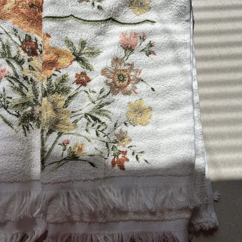 vintage cannon bath towels Lot. 5 brown and yellow floral. New.‎ Never used.